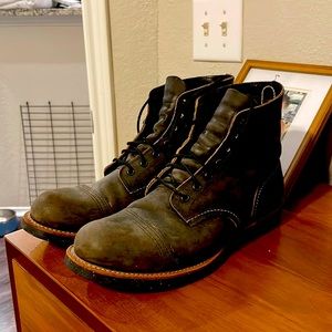 Mens Charcoal Red Wing Iron Ranger 6 inch boots size 9.5 D. Model: 8116